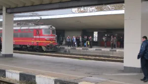 1000 души протестираха в Горна Оряховица - там минават 80% от спрените влакове 