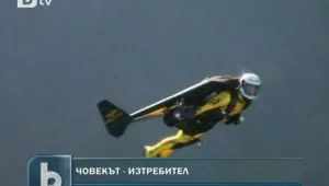 Човекът-ракета полетя в синхрон с два изтребителя