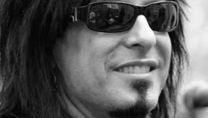 Ники Сикс от Motley Crue пише две нови книги