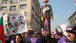 30 000 души на улицата на път да отложат пенсионната реформа
