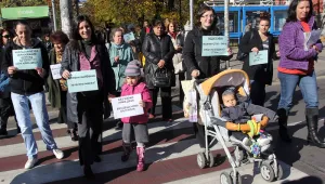 Протестиращи майки: Искаме деца, не искаме бетон!