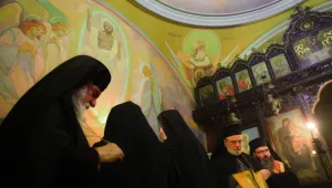 Инокентий приет обратно в лоното на Църквата