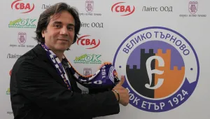 Треньорът на футболен клуб Етър е бил нападнат от група младежи