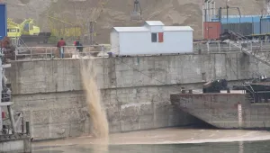 Затруднено източването на горивото от потъналия кораб край Русе