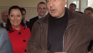 Показвайте пътища, театри, аули, библиотеки, спортни зали и не коментирайте нищо