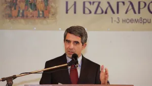 Близо 40 първокурсници - подпомогнати по инициатива на президента