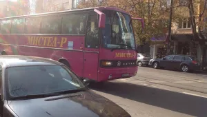 Скинари нападат роми край НДК, майки с деца се намесват