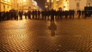 Командированите за протеста полицаи спят в 4-звезден хотел