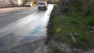 Питейна вода облива повече от седмица пътя Варна-Добрич