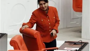 Жените обуват панталони в турския парламент