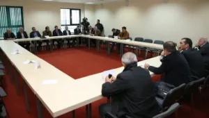 Клубовете се споразумяха да не атакуват реферите