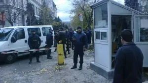 Студенти, преподаватели и граждани срещу полицията във ФЖМК