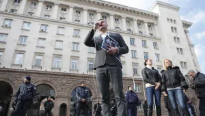 Бареков дарил 480 000 лв. „лични средства