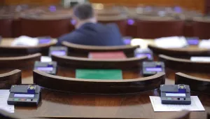 Депутатите проговарят чужди езици на държавни разноски