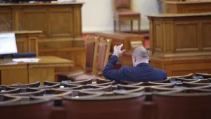 Избори или закони: За какво ще се борят депутатите след ваканцията