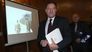 С 84 души по-малко администрация в отбраната