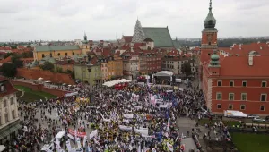 20 000 учители защитиха социалните си придобивки на протест в Полша