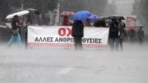Проливни дъждове наводниха Атина