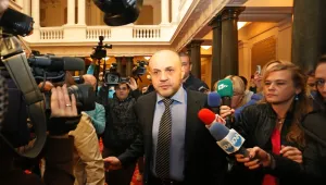 Новата седмица започва с очакване за ново правителство