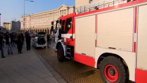Състоянието на самозапалилата се жена остава критично