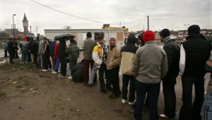 Близо два пъти повече българи и румънци във Великобритания за година