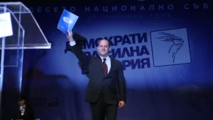 ДСБ напусна властта, Москов обаче остава здравен министър
