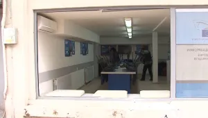 Такси потроши стъклата на офиса на ГЕРБ във Враца