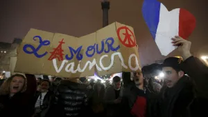 Не стихва вълната от съпричастност към Франция