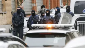 Мъж с мачете нападна полицаи в белгийския град Шарлероа