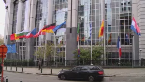 Европарламентът почете паметта на жертвите в Париж