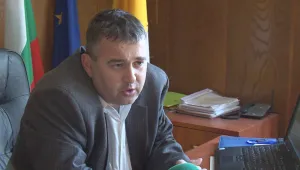 Общински кмет си оряза доброволно заплатата