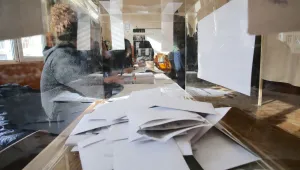 ЦИК: 25,7% за Румен Радев, 22% за Цецка Цачева