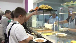 Проверяват доставчиците на храна в бургаските детски градини и училища 
