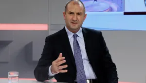 Ген.Радев вече сглобява екипа си