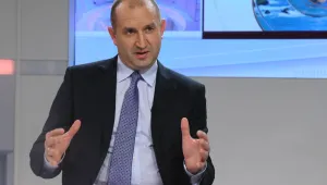 Румен Радев атакува обществена поръчка за 200 млн. лв
