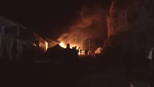 Подпалиха бежански лагер на гръцкия остров Хиос