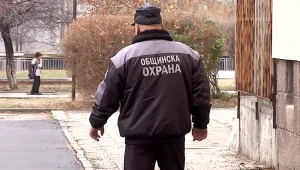 Мъж преби ученик в сливенско училище, искал да му вземе парите