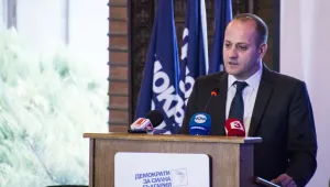 Радан Кънев поиска от Велико Търново нова българска република