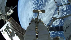 Астронавти излязоха в Открития Космос, за да ремонтират отново спектрометъра на МКС