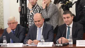 Управляващи и опозиция в сблъсък за парите за здраве (ОБЗОР)