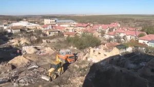 Хитрино още носи белезите от взрива