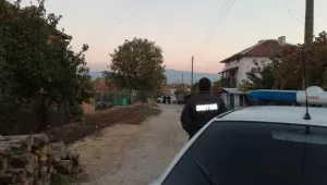 Бивш полицай простреля мъж и жена, след което се самоуби