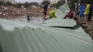 Тайфун удари града във Виетнам, където очакват Доналд Тръмп след дни 