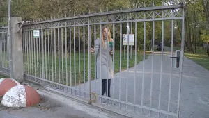 Метална врата в парк едва не смаза общински служител в Ямбол