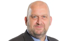 Забъркан в скандал британски министър беше открит мъртъв