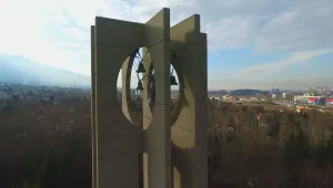 Една емблема на социализма оживява с нов облик