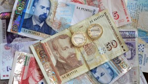Проучване: Почти 60% от българите смятат лева и еврото за стабилни валути