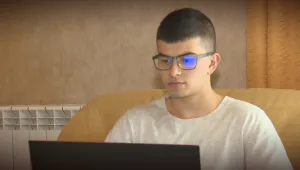 Млад автор се бори с тежко заболяване