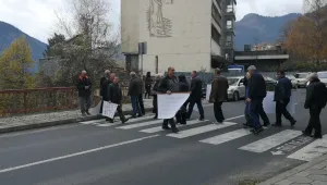 Работници блокираха пътя Смолян – Пампорово заради забавени с години заплати