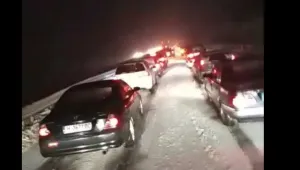 ТИР блокира движението по магистрала „Тракия” в посока „София” (ВИДЕО)